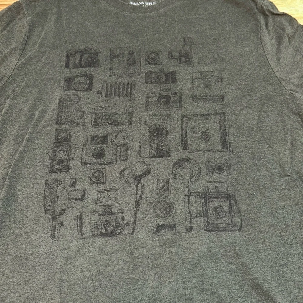 Banana Republic Retro Camera Graphic T-Shirt (Size L)